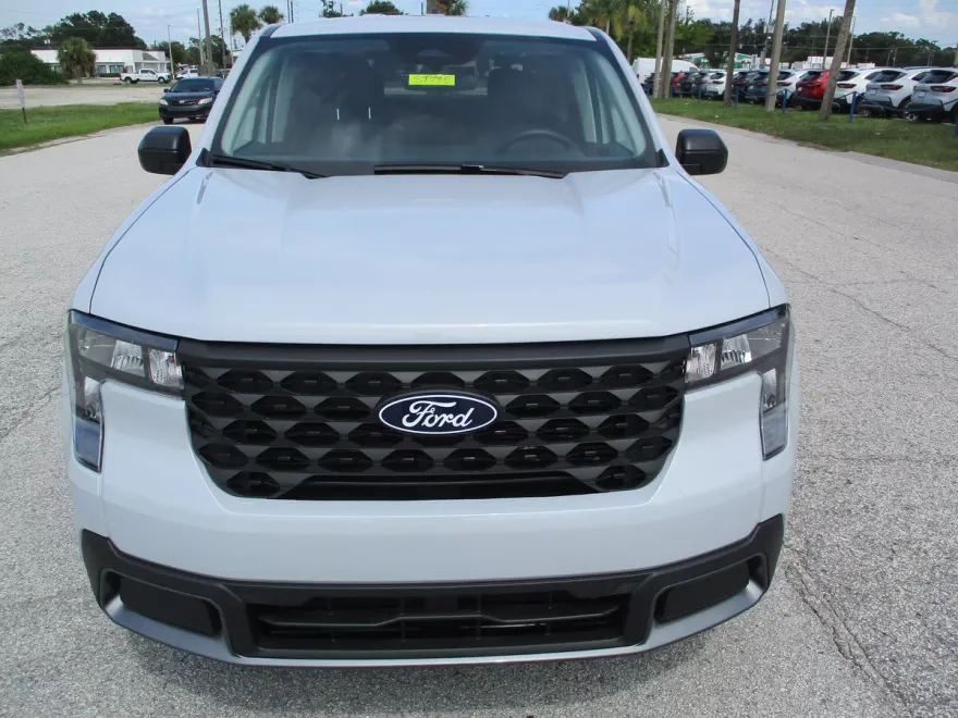 2025 Ford Maverick XLT photo 1