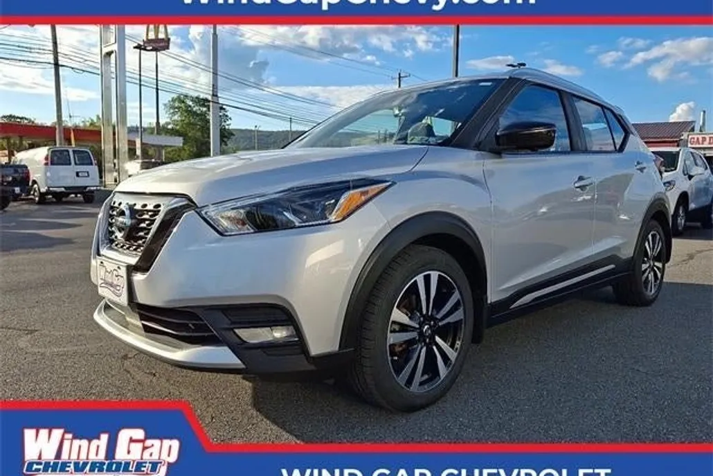 2020 Nissan Kicks SR photo 1