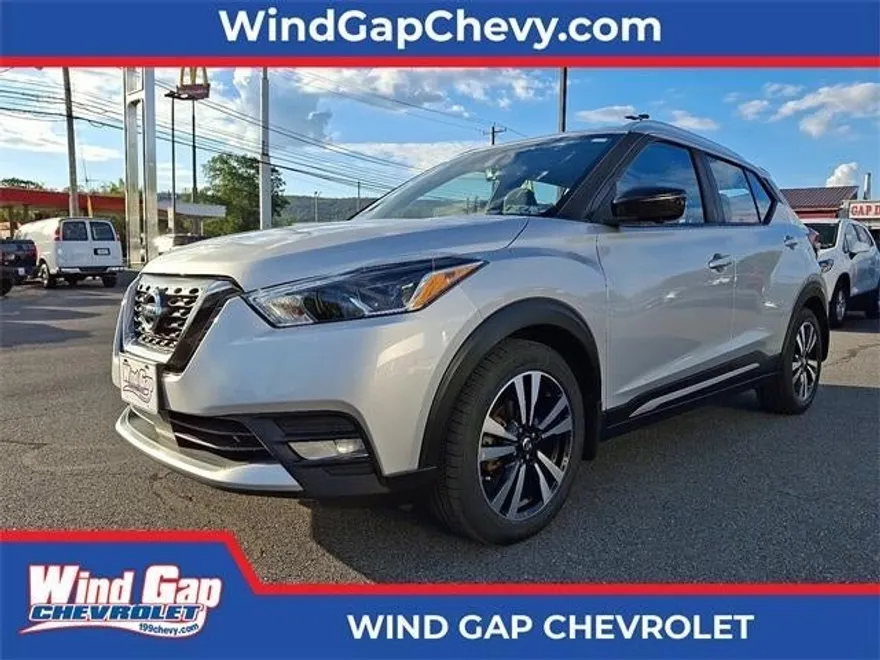 2020 Nissan Kicks SR photo 1