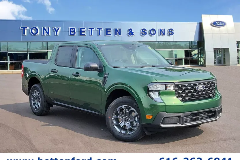 2025 Ford Maverick XLT photo 1