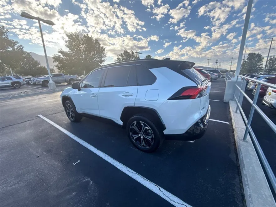 2024 Toyota RAV4 Prime XSE photo 1