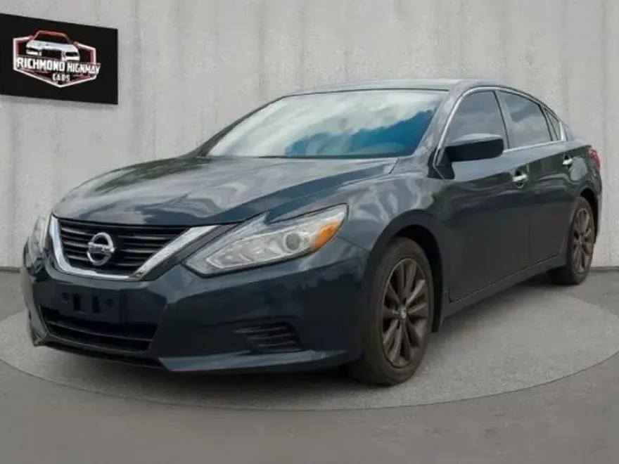 2017 Nissan Altima 2.5 SV photo 1