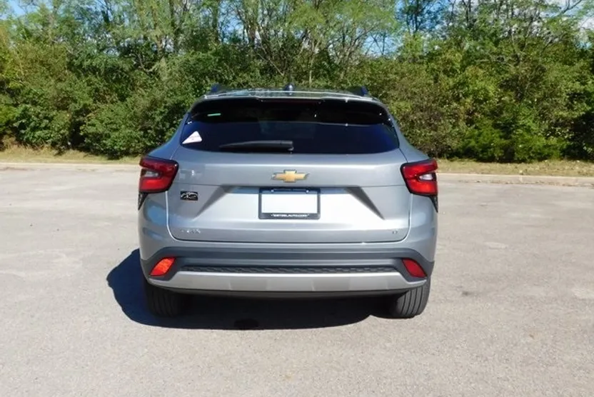 2024 Chevrolet Trax LT photo 1