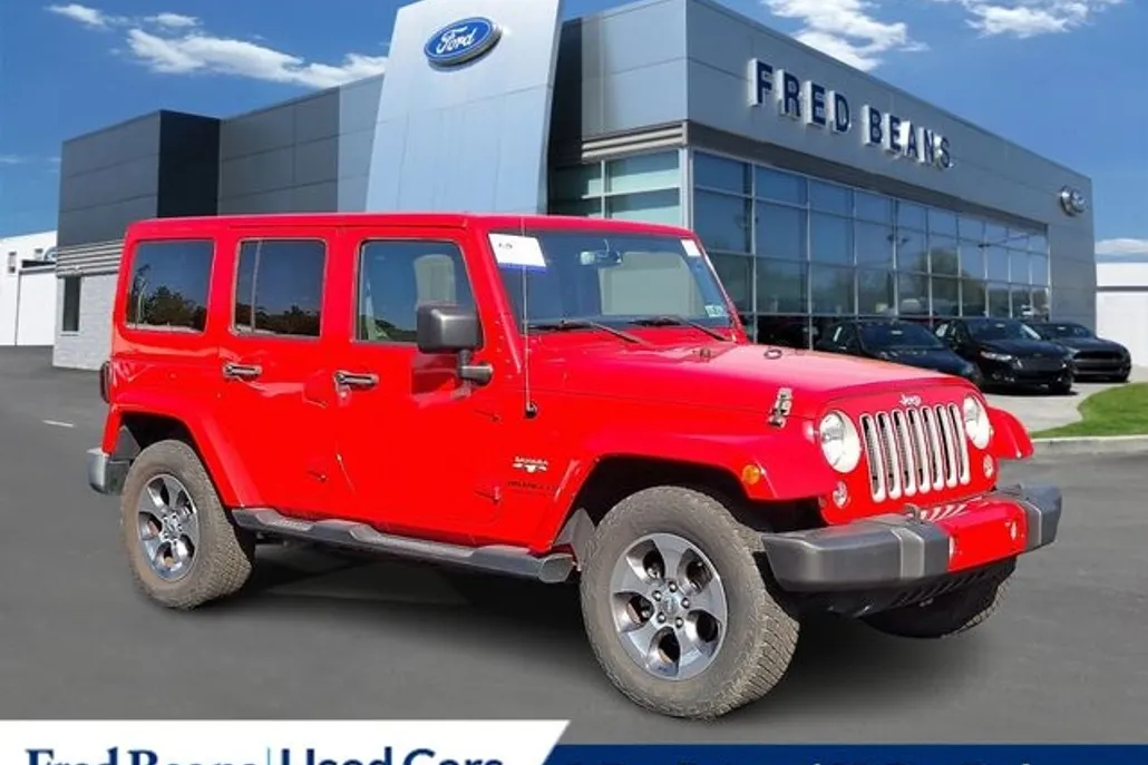 2016 Jeep Wrangler Unlimited Sahara photo 1