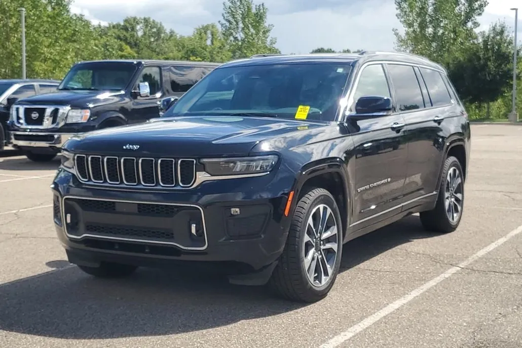 2024 Jeep Grand Cherokee Overland photo 1