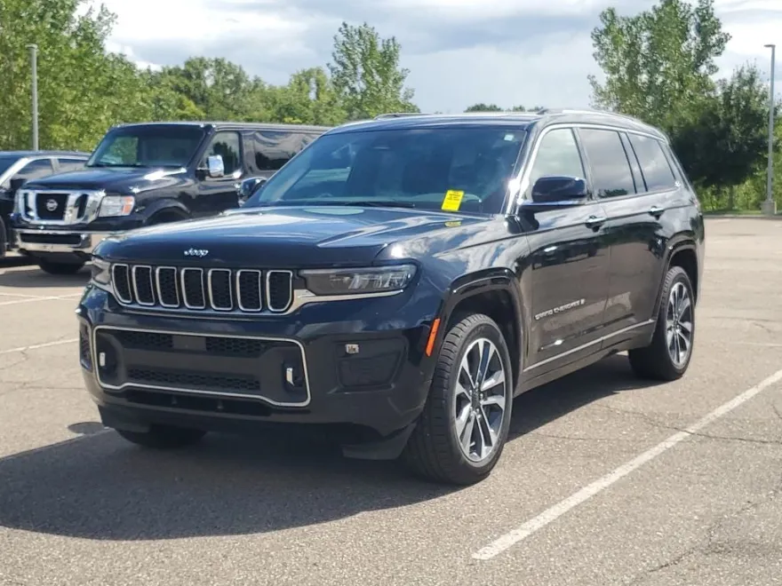 2024 Jeep Grand Cherokee Overland photo 1