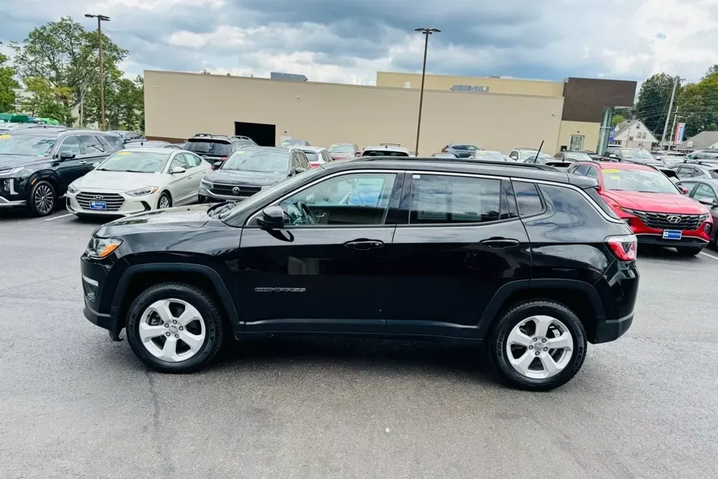 2019 Jeep Compass Latitude photo 1