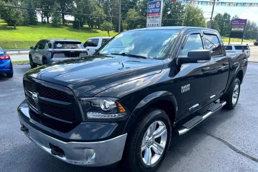 2015 Ram 1500 SLT photo 1