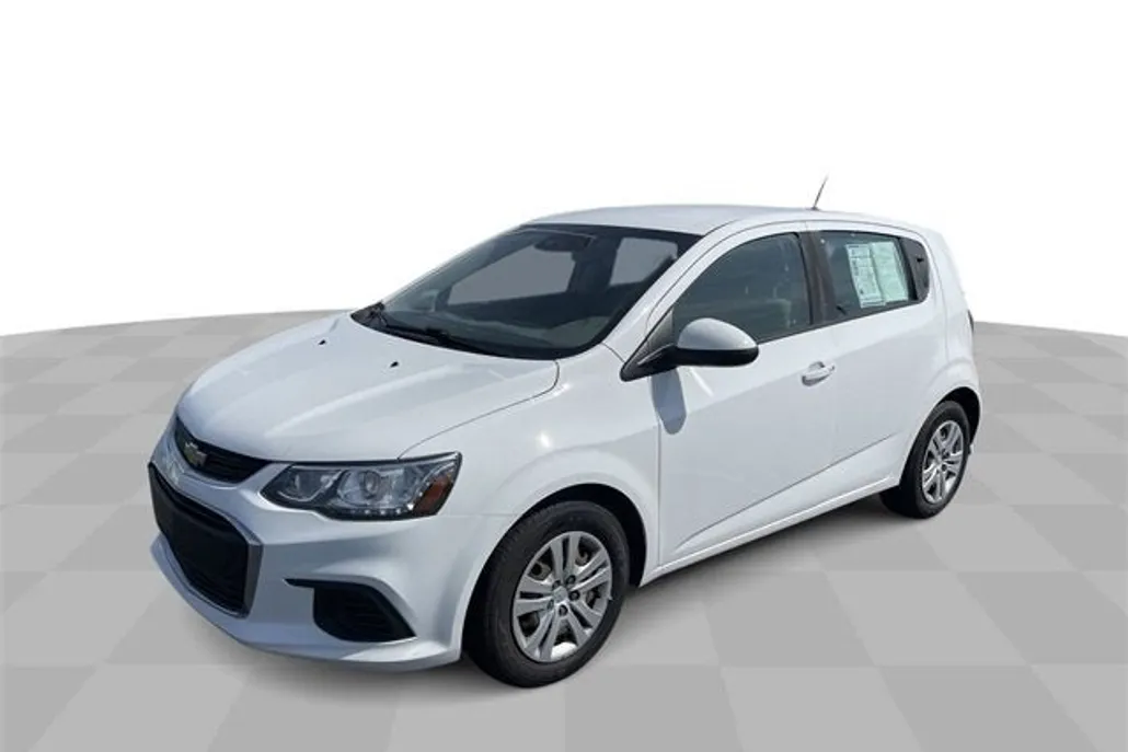 2019 Chevrolet Sonic LT photo 1
