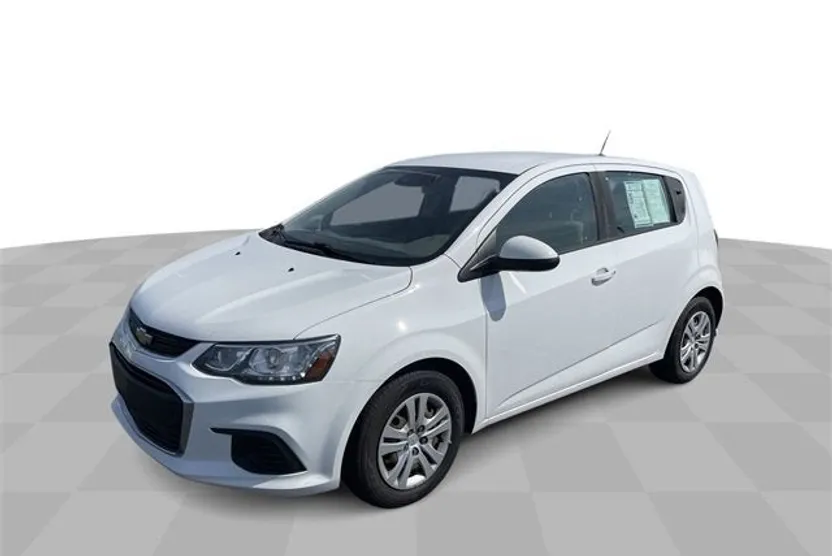 2019 Chevrolet Sonic LT photo 1