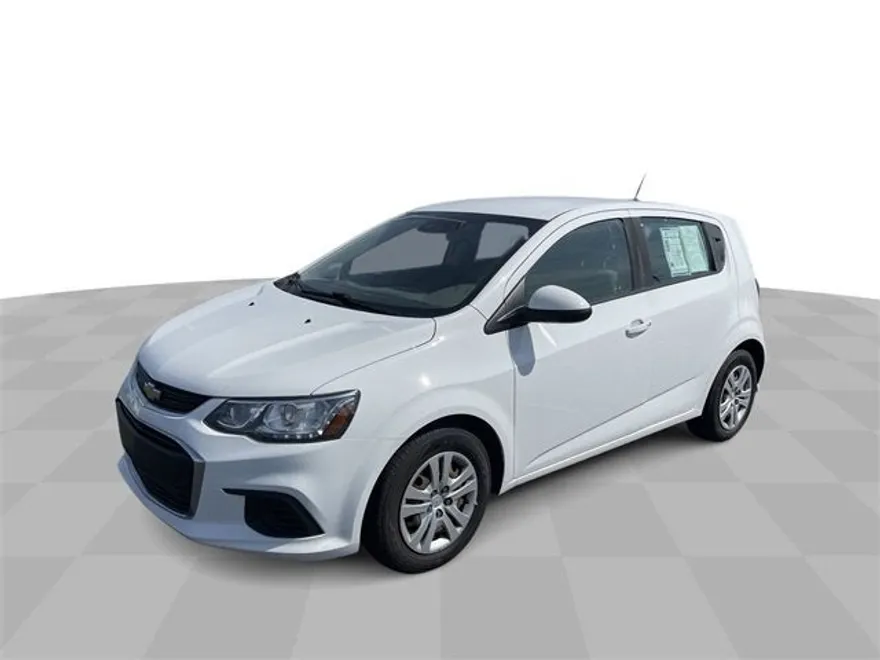 2019 Chevrolet Sonic LT photo 1