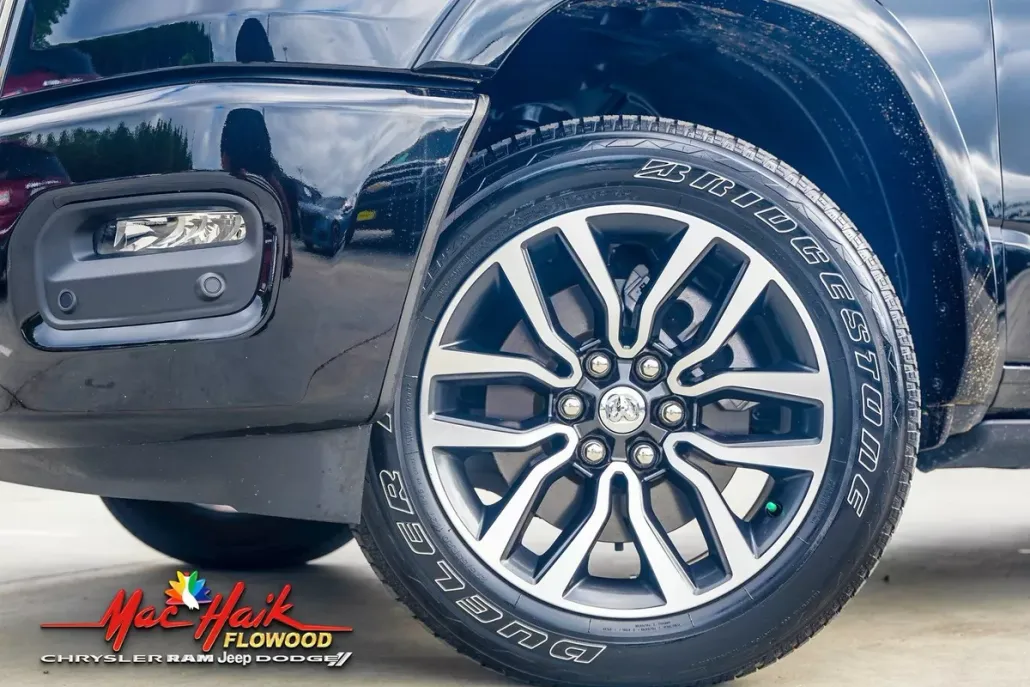 2025 Ram 1500 Limited photo 1
