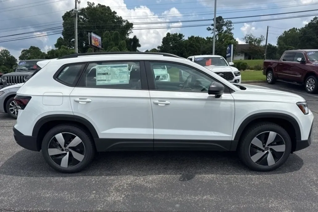2025 Volkswagen Taos S photo 1