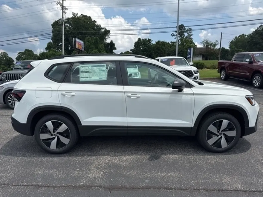 2025 Volkswagen Taos S photo 1