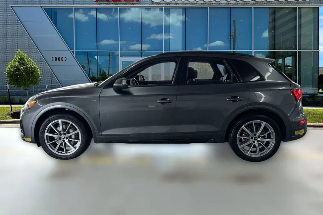 2022 Audi Q5 S line Premium Plus photo 1