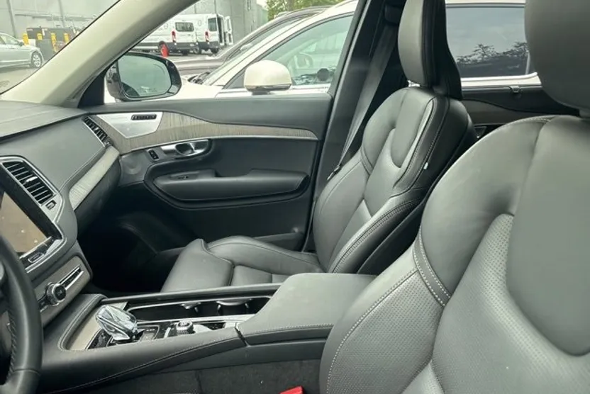 2025 Volvo XC90 AWD photo 1