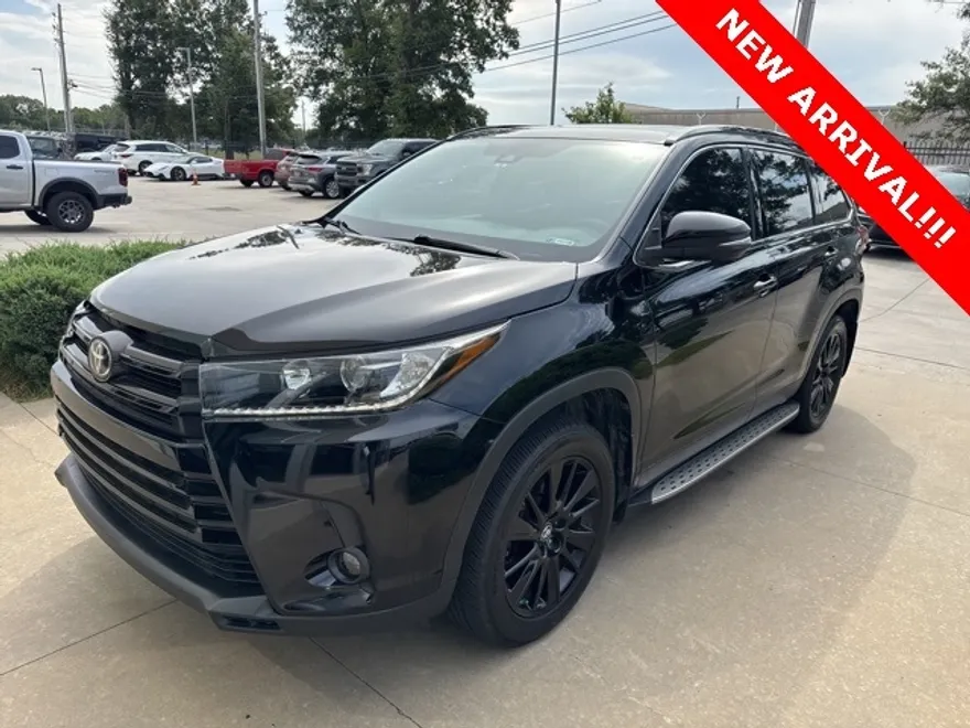 2019 Toyota Highlander SE photo 1