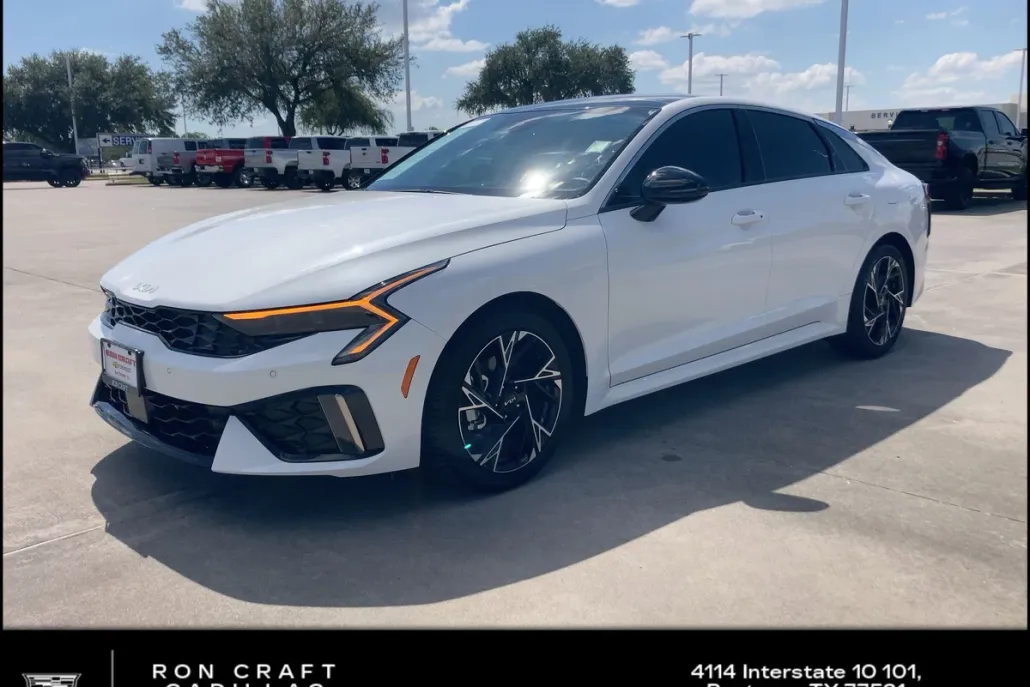 2025 Kia K5 GT-Line photo 1
