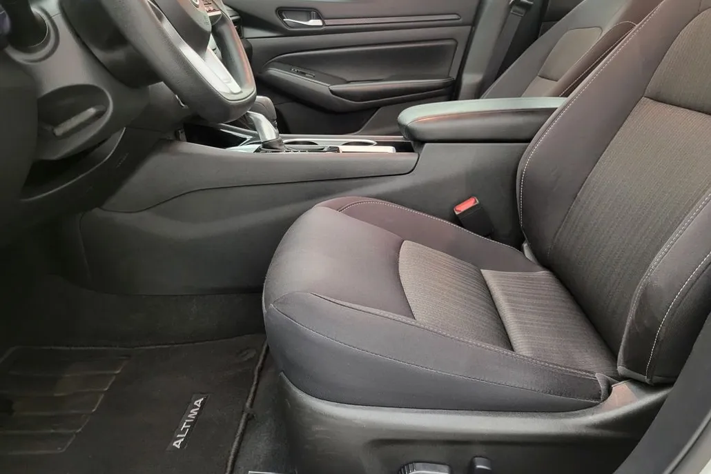 2024 Nissan Altima 2.5 SV photo 1