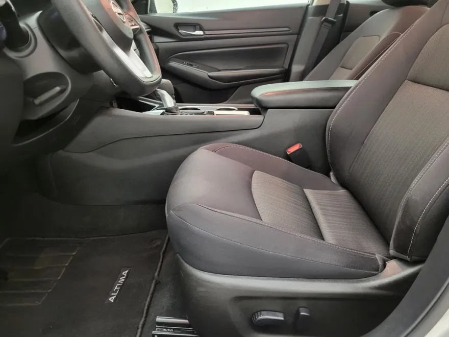 2024 Nissan Altima 2.5 SV photo 1