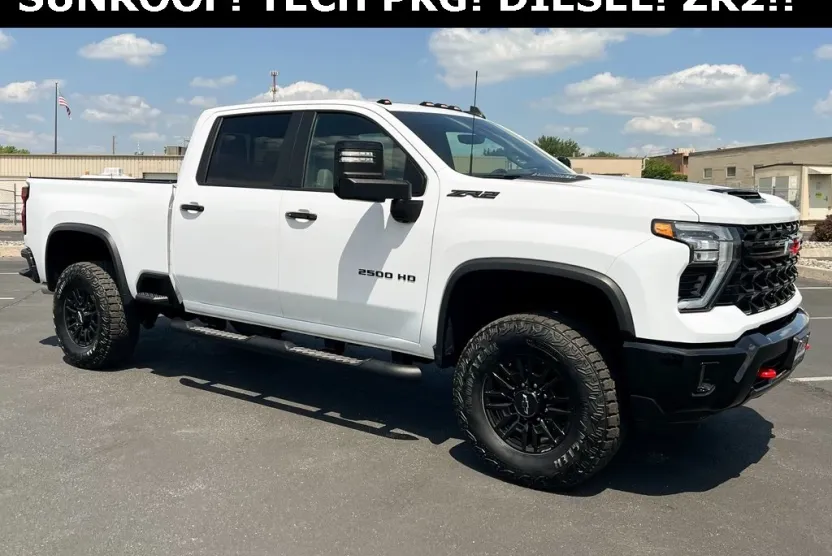 2024 Chevrolet Silverado 2500HD ZR2 photo 1