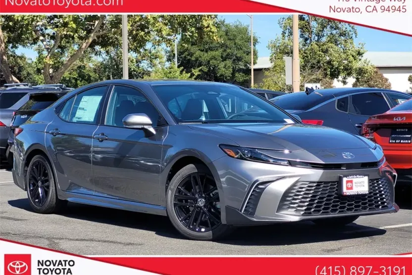 2025 Toyota Camry SE photo 1