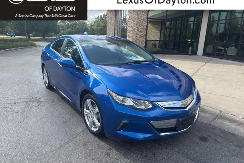 2017 Chevrolet Volt LT photo 1