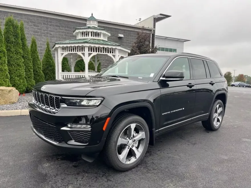 2025 Jeep Grand Cherokee Limited photo 1
