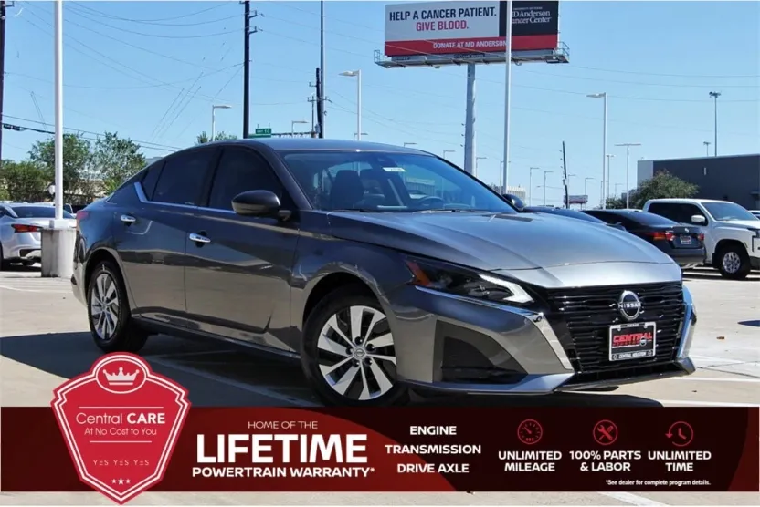 2025 Nissan Altima S photo 1