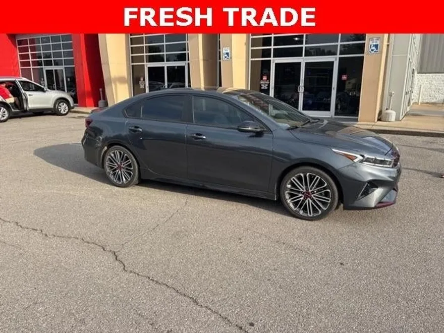 2023 Kia Forte GT photo 1