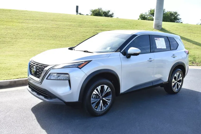 2021 Nissan Rogue SV photo 1
