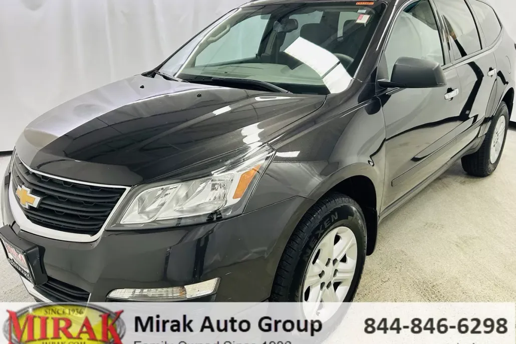 2017 Chevrolet Traverse LS photo 1