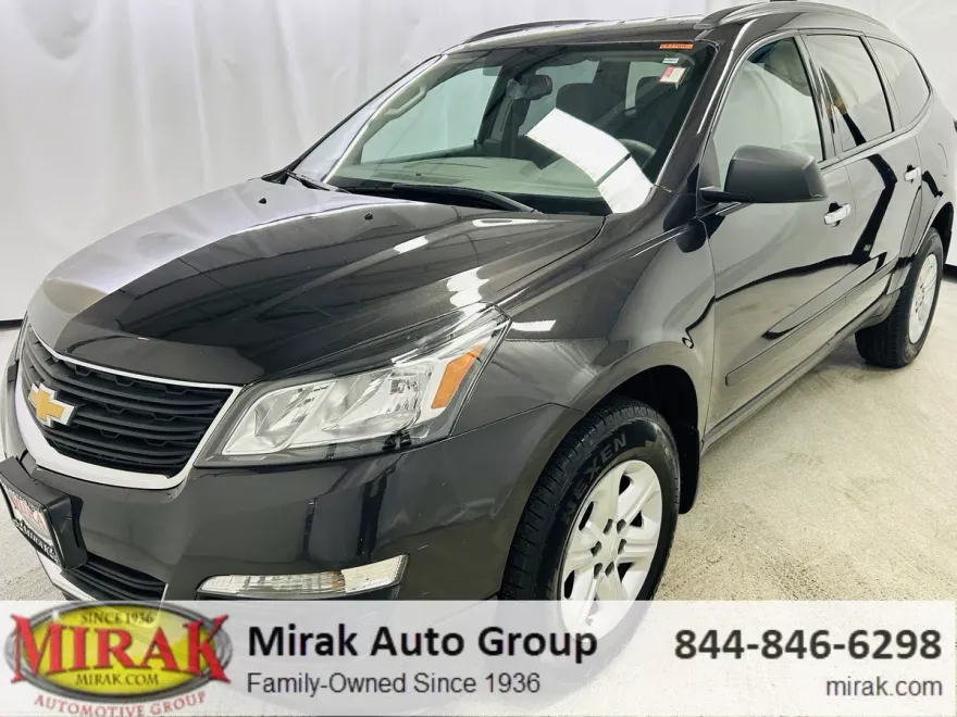 2017 Chevrolet Traverse LS photo 1