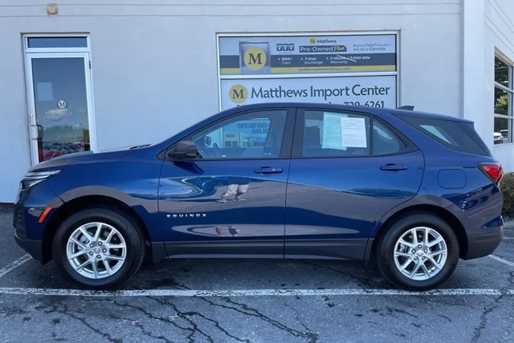 2023 Chevrolet Equinox LS photo 1