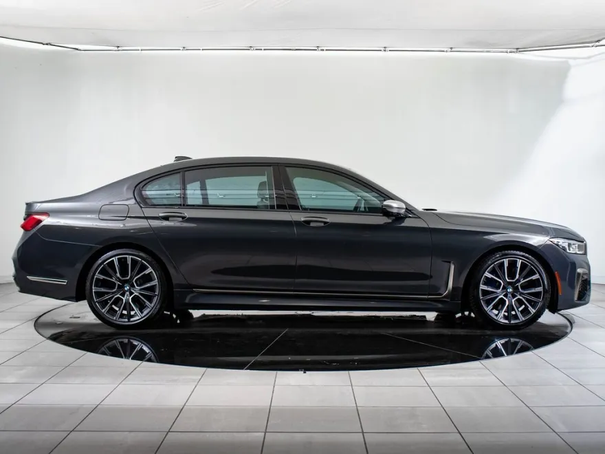 2022 Bmw M760Li photo 1