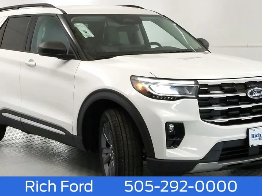 2025 Ford Explorer photo 1