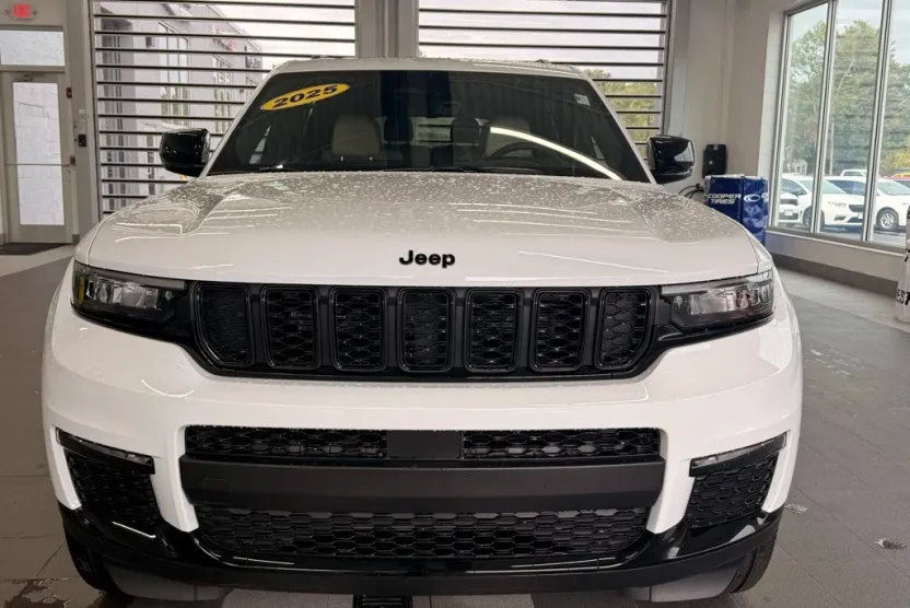 2025 Jeep Grand Cherokee Limited photo 1