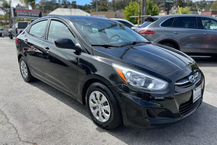 2017 Hyundai Accent Base photo 1