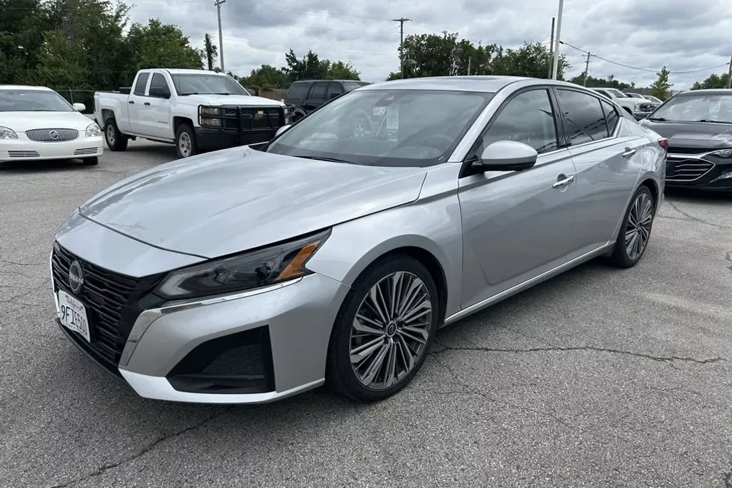 2023 Nissan Altima 2.5 SL photo 1