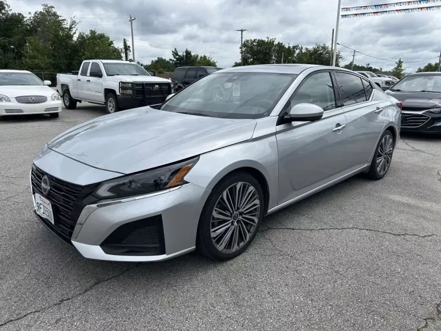 2023 Nissan Altima 2.5 SL photo 1