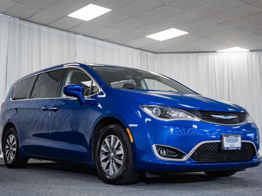 2020 Chrysler Pacifica Hybrid Touring photo 1