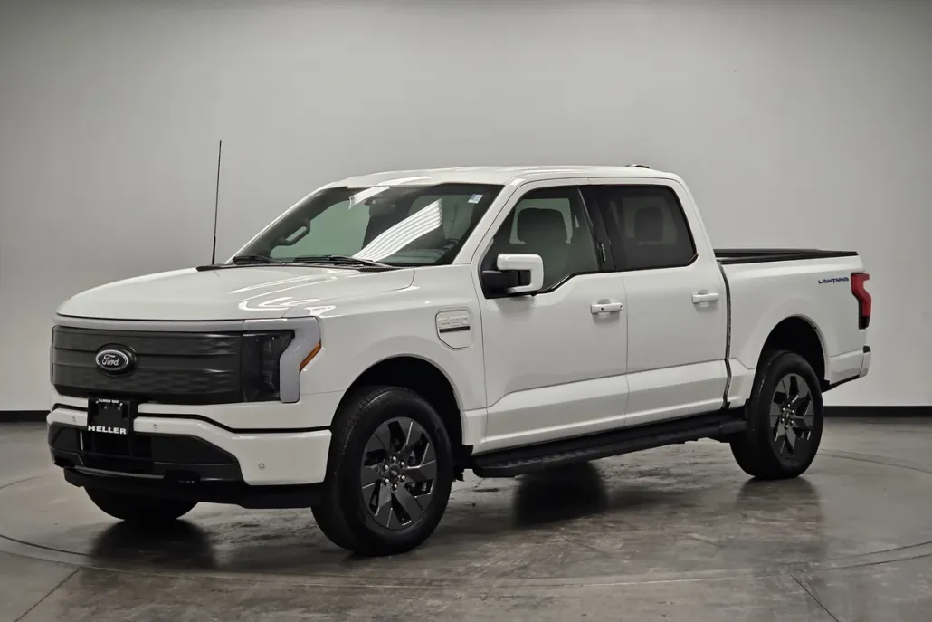 2023 Ford F-150 Lightning Lariat photo 1