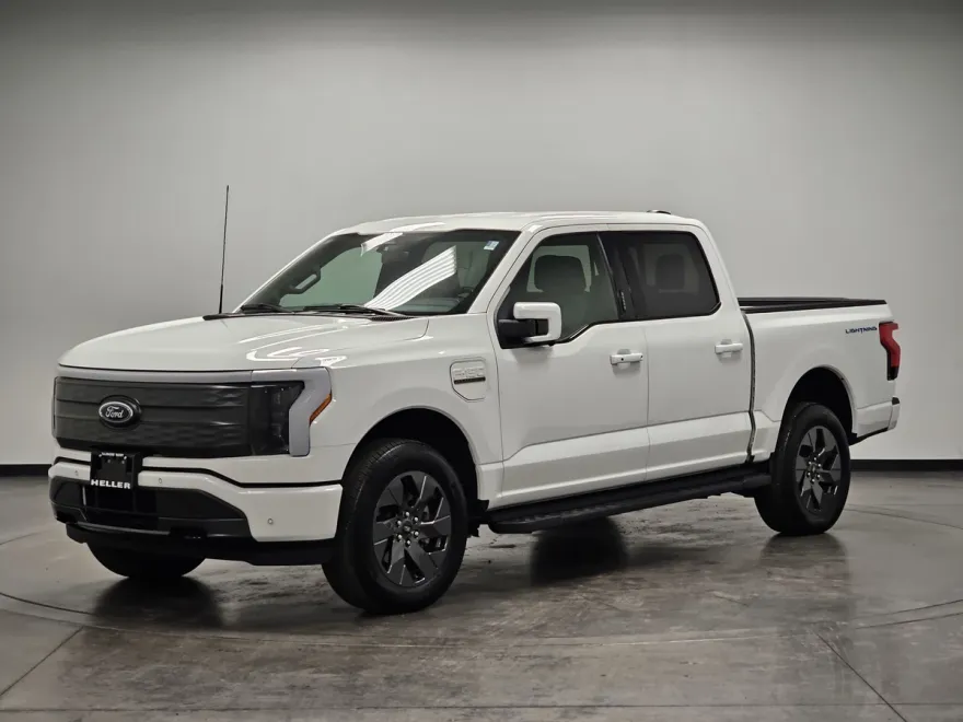 2023 Ford F-150 Lightning Lariat photo 1