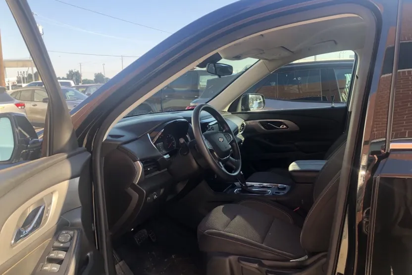 2018 Chevrolet Traverse LS photo 1