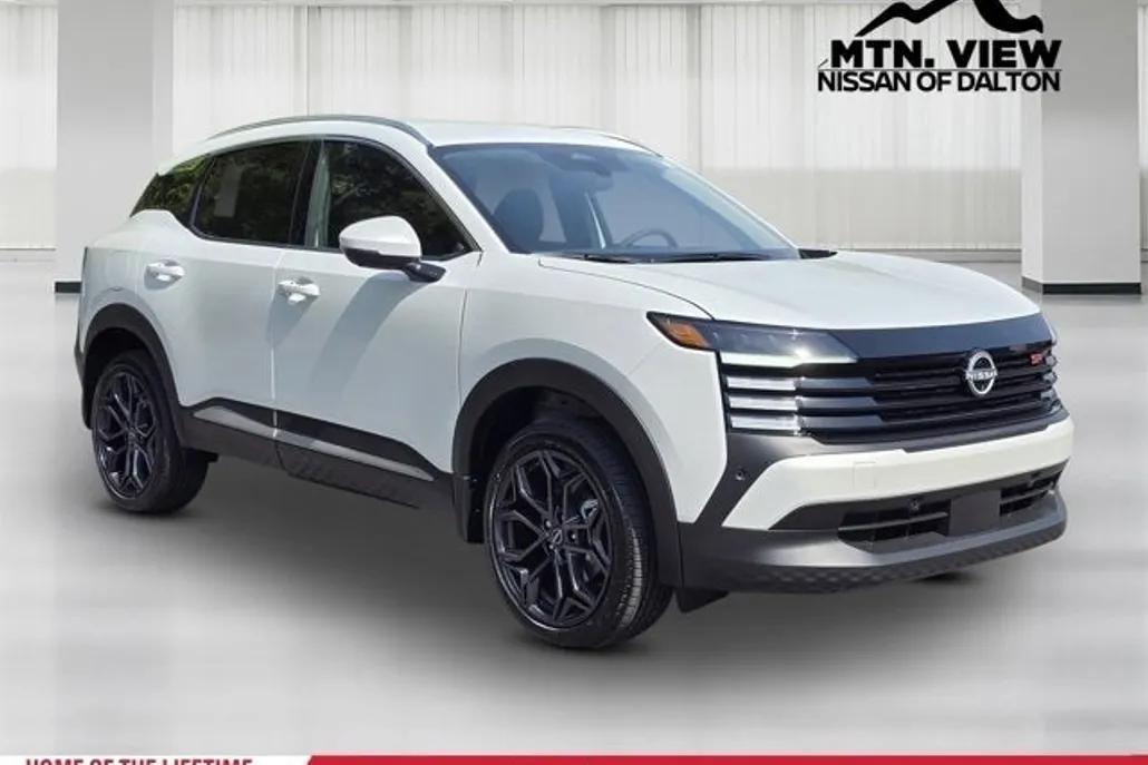 2025 Nissan Kicks SR photo 1