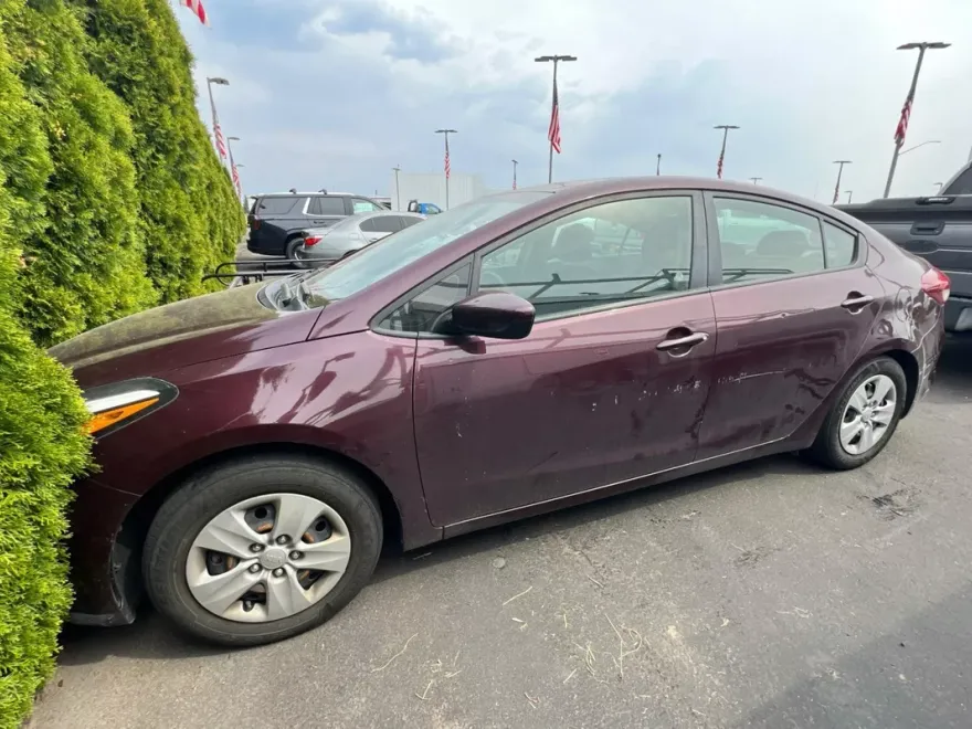2017 Kia Forte LX photo 1
