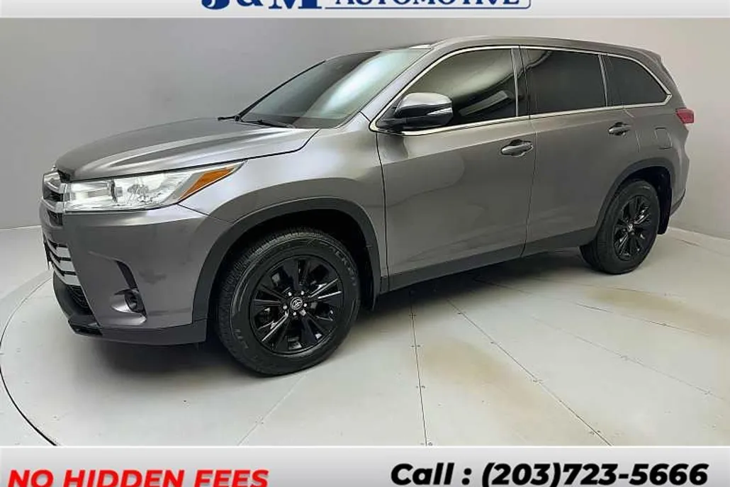 2019 Toyota Highlander LE photo 1