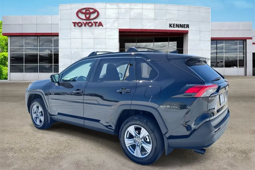 2025 Toyota RAV4 Hybrid XLE photo 1
