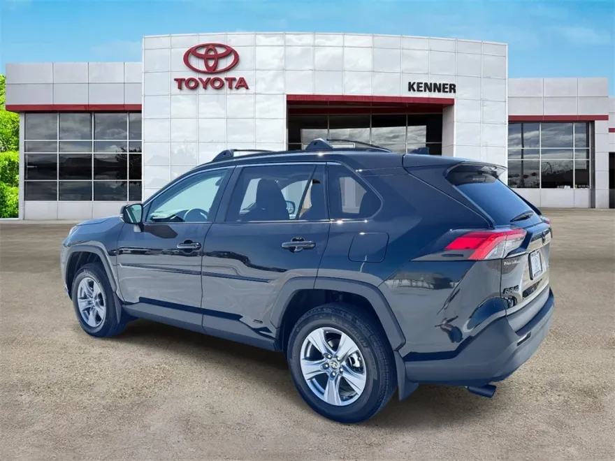 2025 Toyota RAV4 Hybrid XLE photo 1