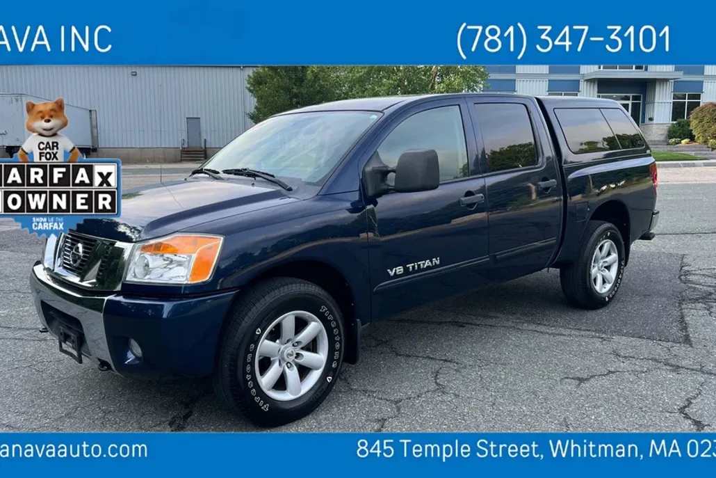 2012 Nissan Titan Crew Cab SV photo 1